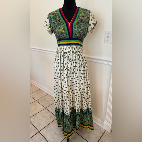 Dresses & Skirts - Multicolor Patterned Maxi Dress
